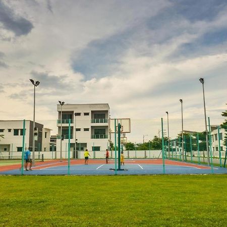 Setia Home Sitiawan Ktv 12+4 Pax Екстериор снимка